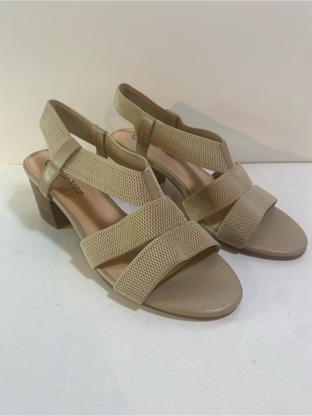 Bella Vita Jodi Stretch Natural 2.5” Block Heel Sandals Size 11W